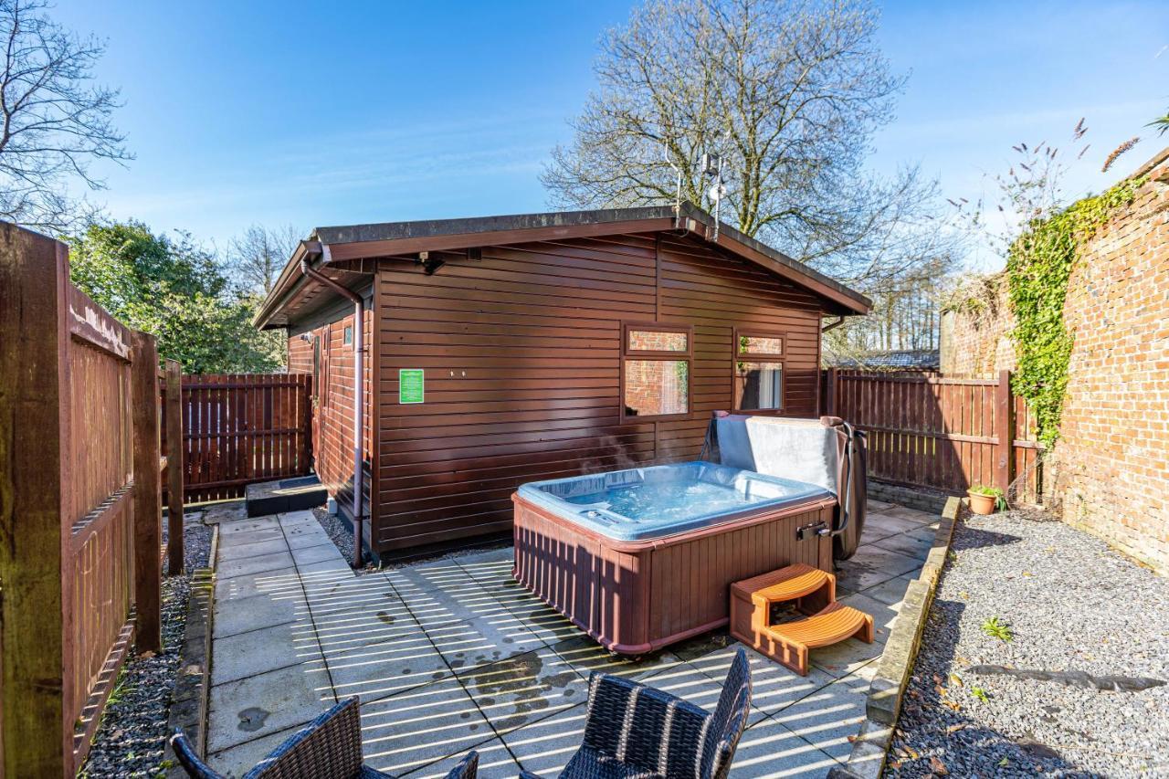 Bluebell Lodge 7 With Hot Tub Ньютон Стюарт Экстерьер фото