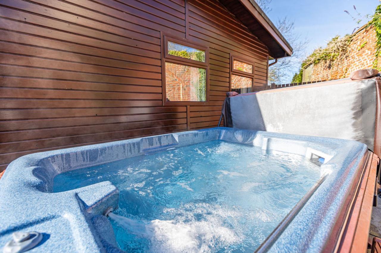 Bluebell Lodge 7 With Hot Tub Ньютон Стюарт Экстерьер фото