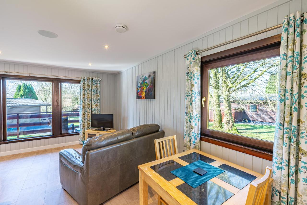 Bluebell Lodge 7 With Hot Tub Ньютон Стюарт Экстерьер фото